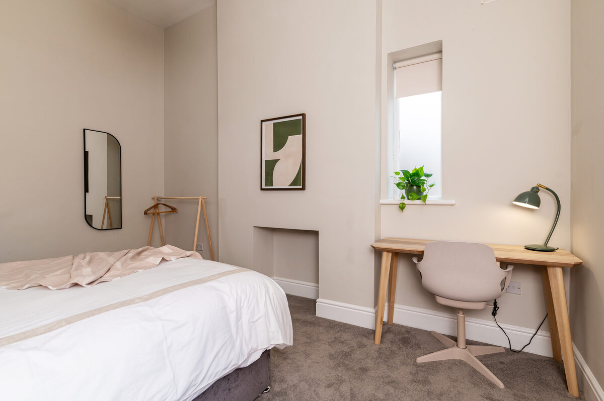 EirStay Donnybrook Dublin 4 bedroom with desk for corporate stays