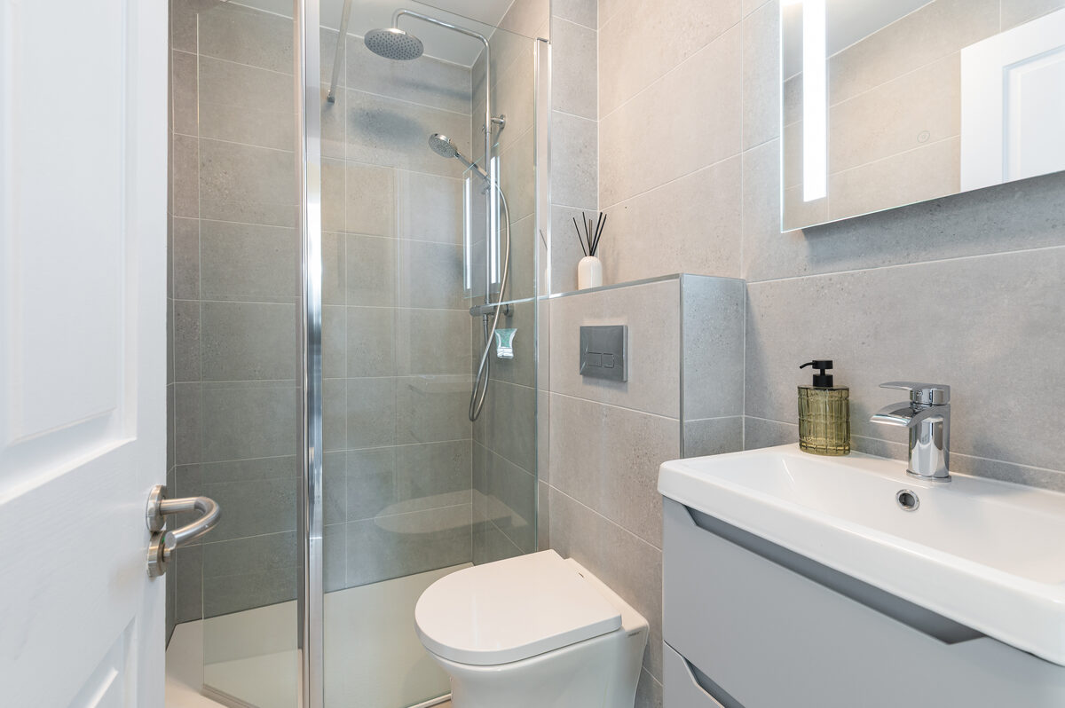 EirStay modern bathroom in Donnybrook corporate short stay apartment Dublin 4