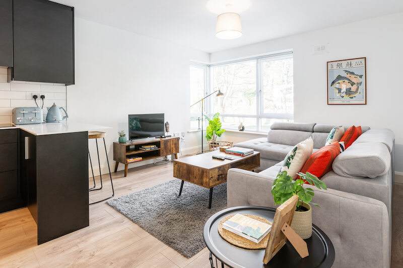 EirStay Islandbridge — one-bedroom serviced apartment on the River Liffey, Dublin 8, with open-plan living and fully equipped kitchen