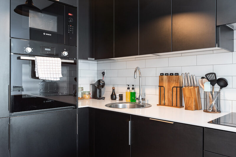 Bosch oven, microwave and full kitchen equipment in EirStay Islandbridge serviced apartment Dublin 8