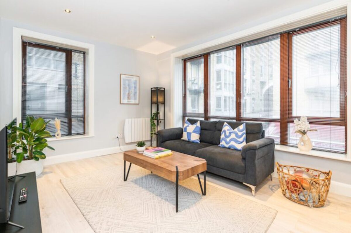 Fully equipped kitchen in EirStay Italian Quarter corporate apartment Dublin 1 city centre