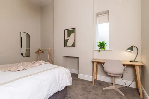 EirStay Donnybrook Dublin 4 bedroom with desk for corporate stays