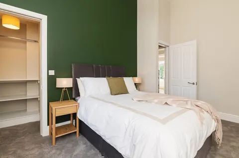 EirStay corporate short stay double bedroom with wardrobe Donnybrook Dublin 4